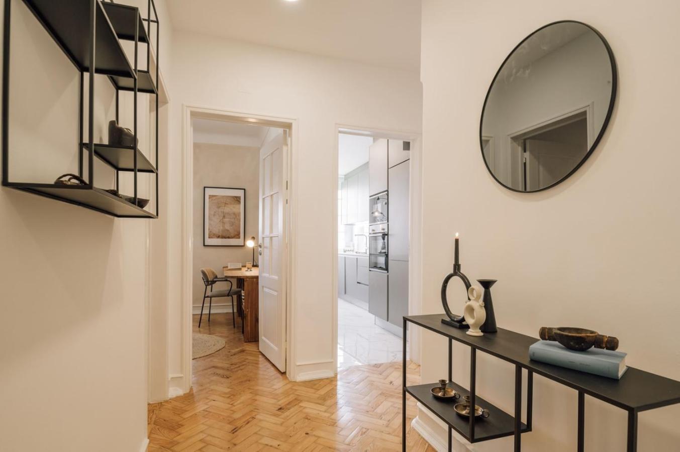 Badet - 3 Bedrooms, Office And Terrace In Alvalade Lisbon