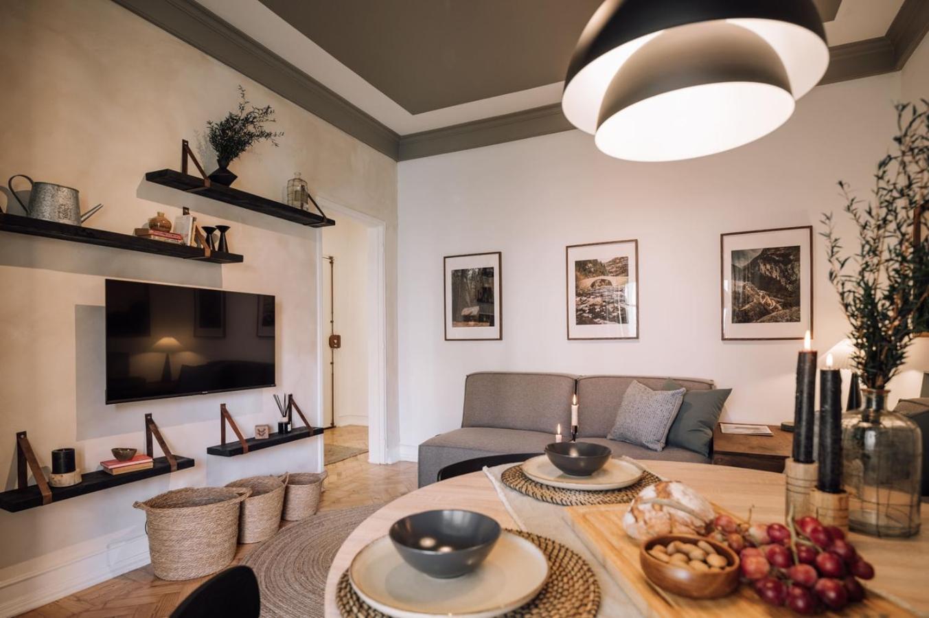 Badet - 3 Bedrooms, Office And Terrace In Alvalade