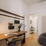 Badet - 3 Bedrooms, Office And Terrace In Alvalade
